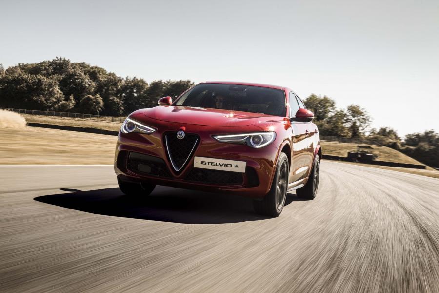  Alfa Romeo Stelvio Quadrifoglio (949) 2018 года  (UK) (фото 1 из 59)